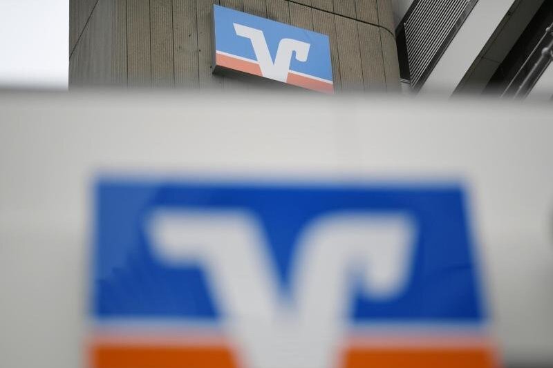Volksbank: Fusion beschlossen - Die Mitglieder der Volksbank Vogtland haben der vom Vorstand vorgeschlagenen Fusion mit der Raiffeisen-Volksbank Saale-Orla zugestimmt.