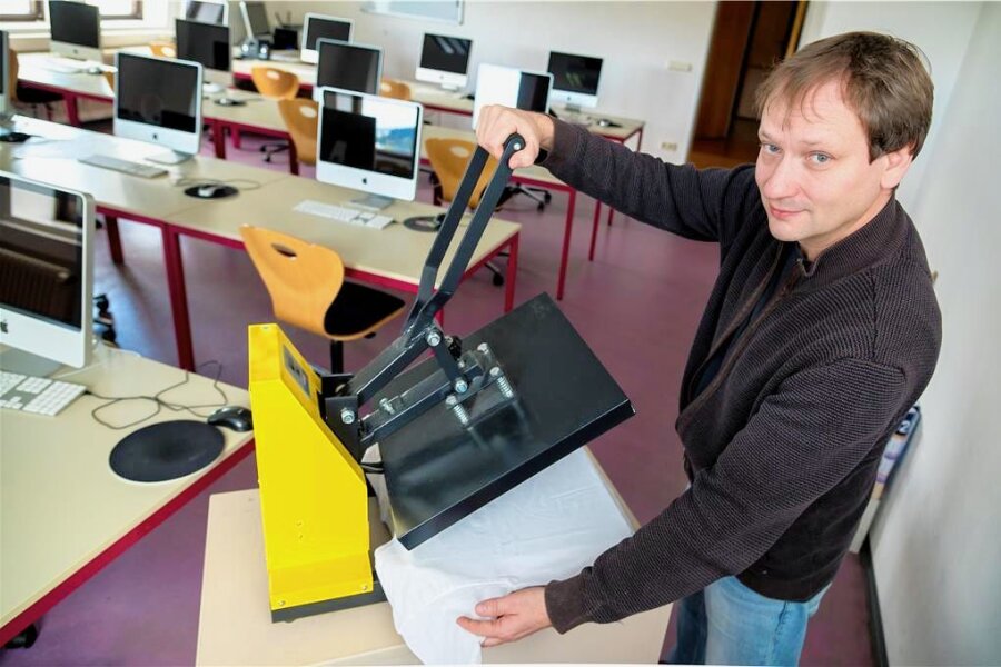 Volkshochschule Olbernhau serviert Kinderferienprogramm und bietet Platz am Kochtopf - Uwe Kaaden leitete einen Ferienkurs „Computer & T-Shirt", den es auch diesmal bei der VHS im Juli gibt.