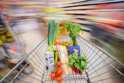 Volkswirt: Große Inflationswelle ist vorbei - Für Nahrungsmittel zahlten  Verbraucher im März 0,7 Prozent weniger als ein Jahr zuvor.