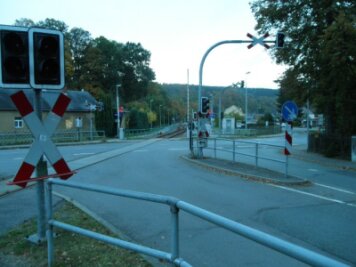 Vollbremsung am Bahnübergang Einsiedel verhindert Kollision - Der Bahnübergang in Einsiedel.