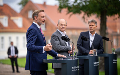 Volle Konzentration auf die Wirtschaft - Bundeskanzler Olaf Scholz (SPD) und seine 16 Minister sind in Brandenburg zur fünften Klausurtagung der Ampelregierung zusammengekommen.