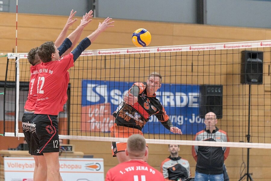 Volleyball-Regionalliga: Top-Leistung reicht Zschopau gegen Spitzenreiter nicht - Der hier gegen Jena zu sehende Zschopauer Rico Knöbel wurde in Dresden als wertvollster VC-Spieler (MVP) ausgezeichnet.