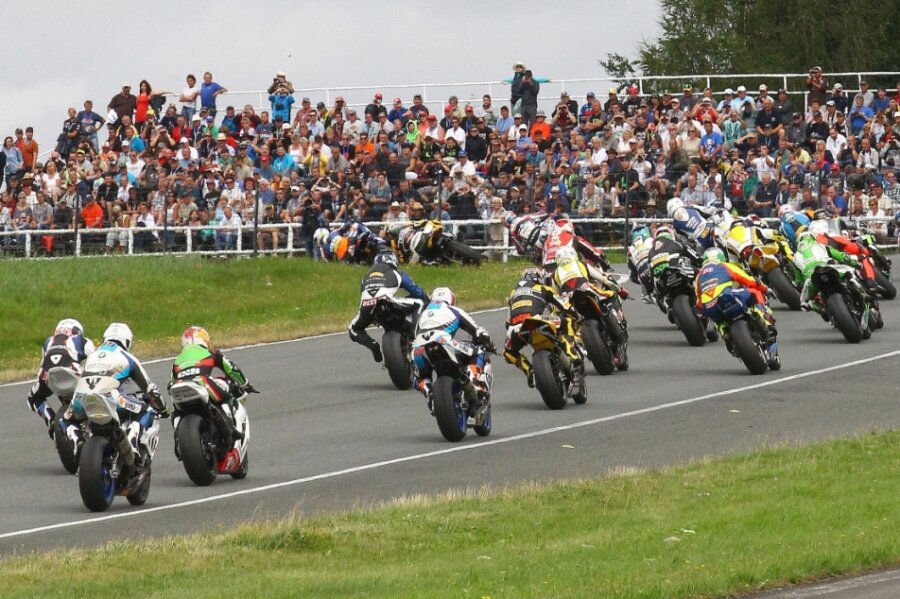 Die Internationale Deutsche Motorradmeisterschaft hofft, in diesem Jahr wieder viele Zuschauer bei den Rennen vor Ort begrüßen zu dürfen. 