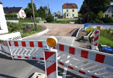 Vollsperrung: Anwohner verärgert - Bis 20. August wird die Kreuzung an der Mittweidaer Straße in Ottendorf erneuert. Eine Umleitung erfolgt weiträumig. Das sorgt für Ärger.. 