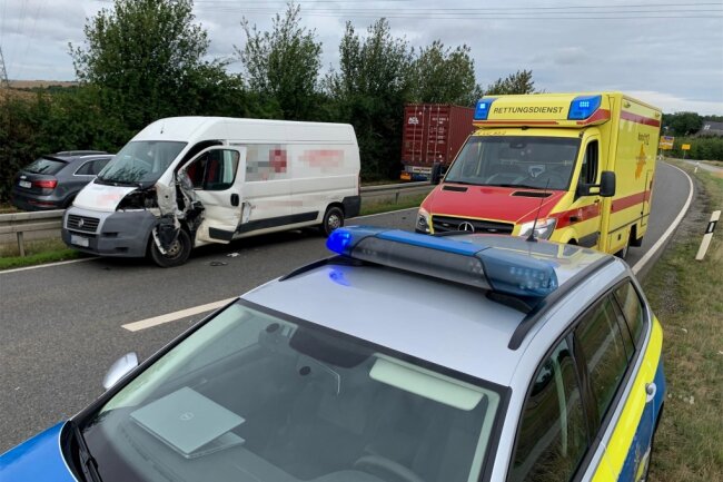 Vollsperrung Nach Unfall Auf Dem Autobahnzubringer In Hartenstein