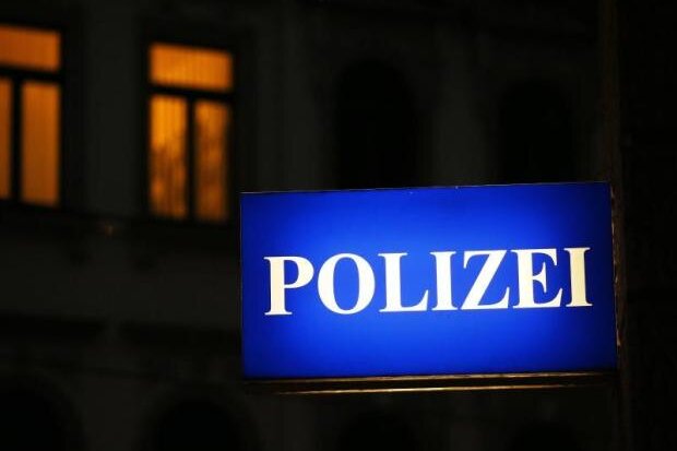 Volltrunken: Polizei weckt Autofahrer in Zwickau - 