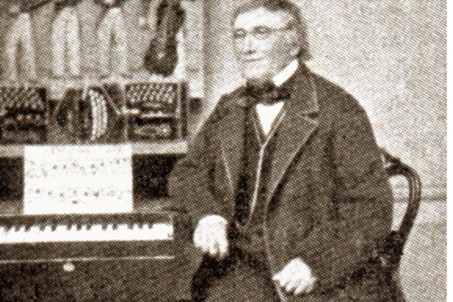 Vom Chemnitzer Strumpfwirker zum Wegbereiter des Tangos - Carl Friedrich Uhlig, der Erfinder der Concertina. Das Bild zeigt ihn 1865 oder 1870. Es ist ein Scan aus einer Broschüre der 1920/30er-Jahre.