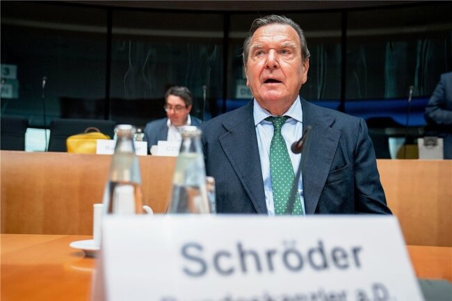 Will seine Gesprächsmöglichkeiten mit dem russischen Präsidenten nicht aufgeben: Altkanzler Gerhard Schröder hält am Kontakt zu seinem Freund Wladimir Putin fest. 