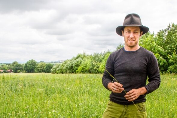 Vom Ölmüller im Dorf - oder: die Entdeckung der Langsamkeit - Danilo Braun bewirtschaftet das Land seiner Ahnen. Sein Großvater, ein Landwirt im Vollerwerb, habe mit 7,5 Hektar Land die komplette Familie ernährt.