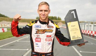 Vom Schaulaufen des Meisters - Tim Tröger holte sich am Wochenende in Mülsen seine Trophäe für den Sieg im ADAC Kart Masters in der Top-Klasse KZ2 ab. 