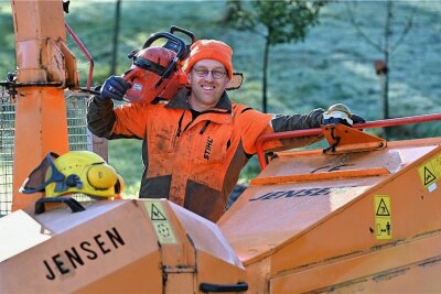 Vom Schwarzwald nach Thalheim: Der Mann mit der Liebe zu Bäumen - Robin Miketta hat sich im Mittweidaer Ortsteil Thalheim auch ein kleines Gewerbe als Forstdienstleister aufgebaut. Aufgewachsen ist er im Schwarzwald. 