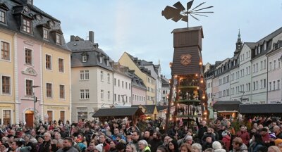 Vom Schwimm-Kranz bis zur Drehlaterne - Das erste Adventswochenende in Schneeberg gab schon einmal einen Vorgeschmack aufs traditionelle Lichtelfest der Bergstadt am kommenden Wochenende.