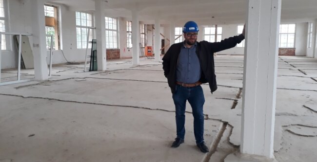 Vom weltoffenen Buntspeicher bis zur europäischen Eventküche - Noch sieht es hier ziemlich leer aus: Martin Benedict steht im künftigen Makerhub von Zwönitz. Hier sollen sich junge Unternehmer ansiedeln können. 