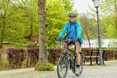 Von Auerbach nach Rom: Warum ein 74-Jähriger die Strecke mit dem Rad fährt - Dem Göltzschtal ist Andreas Krauß sehr verbunden, Touren führen auch mal zur Schloßinsel Rodewisch. "Aber ich hatte das Fernweh schon in der Wiege", sagt der Radfahrer. Am Montag startet er nach Rom. 