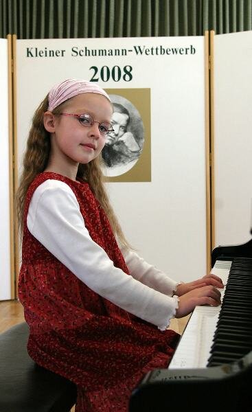 Von Aufregung bei Runa keine Spur - 
              <p class="artikelinhalt">Beim Kleinen Schumann-Wettbewerb war die Zwickauerin Runa Marie Hennig mit ihren sieben Jahren die jüngste Teilnehmerin in der Altersklasse 1.</p>
            