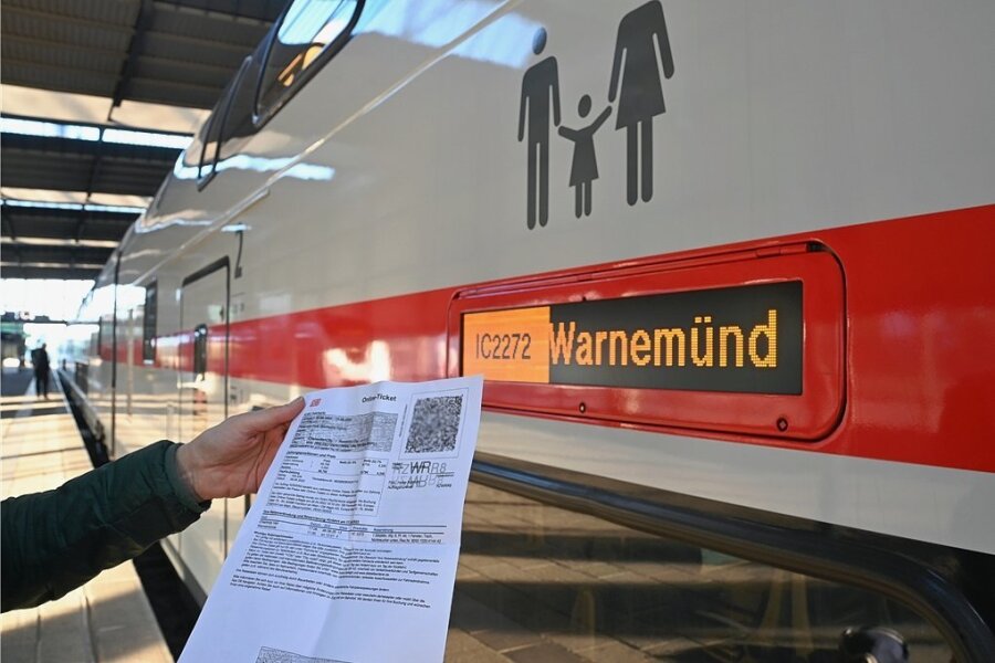 Von Chemnitz nach Warnemünde - ohne Stress im Ostsee-Express? - Am Freitag, 5.55 Uhr wartete der Intercity nach Warnemünde bereits im Chemnitzer Hauptbahnhof am Bahnsteig 13.