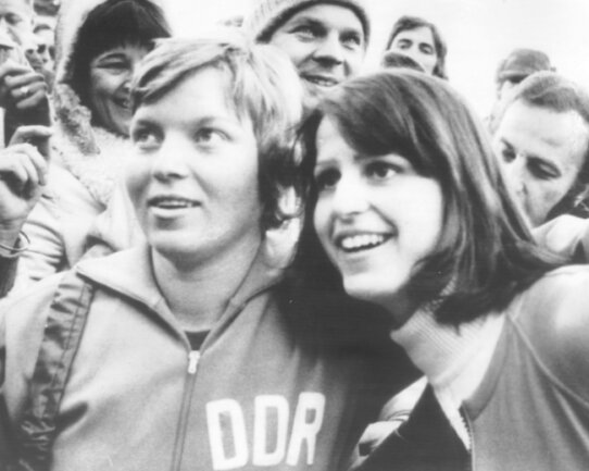 Von der Knochenbahn zu zwei olympischen Silbermedaillen - Bei den Olympischen Spielen 1976 in Innsbruck belegte Ute Rührold (rechts) hinter Margit Schumann (links) den zweiten Platz. 