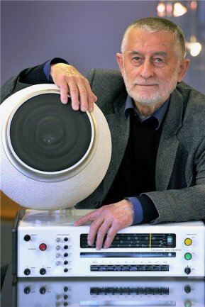 Das Rundfunkgerät rk 5 sensit mit den Kugellautsprechern K 20 gehört zu den populärsten Entwürfen von Karl Clauss Dietel und Lutz Rudolph. 