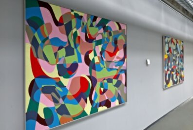 Von Dresden nach Lichtenstein - begehbarer Piet-Mondrian-Raum - Acrylbilder von Günther Hornig. Von dem Maler, Grafiker und Objektkünstler werden in der Ausstellung auch Skulpturen gezeigt.
