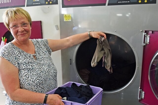Am 9. Mai wird der Internationale Tag der verlorenen Socke begangen. Angela Zacher als Inhaberin der Textilpflege Möbius Flöha achtet nicht nur an diesem Tag darauf, dass keines der Bekleidungsstücke in den großen Waschmaschinen verloren geht. 