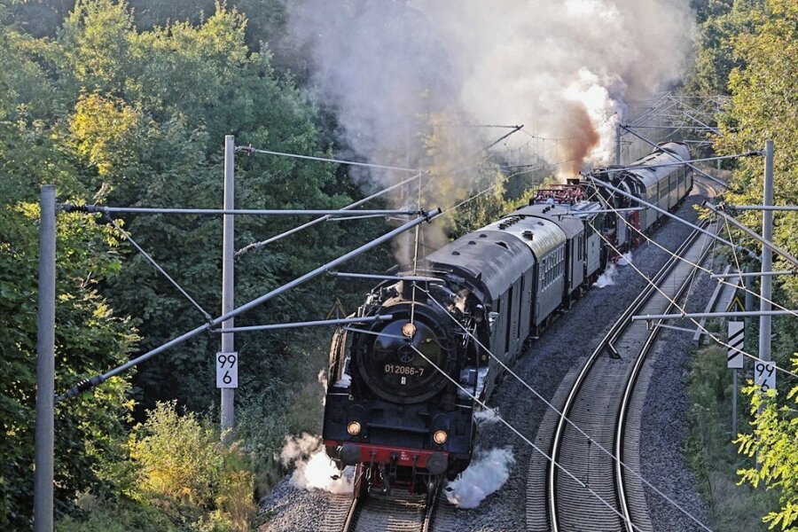 Von Glauchau nach Dresden: Verschiedene Loks als gemeinsamer Zug unterwegs - 