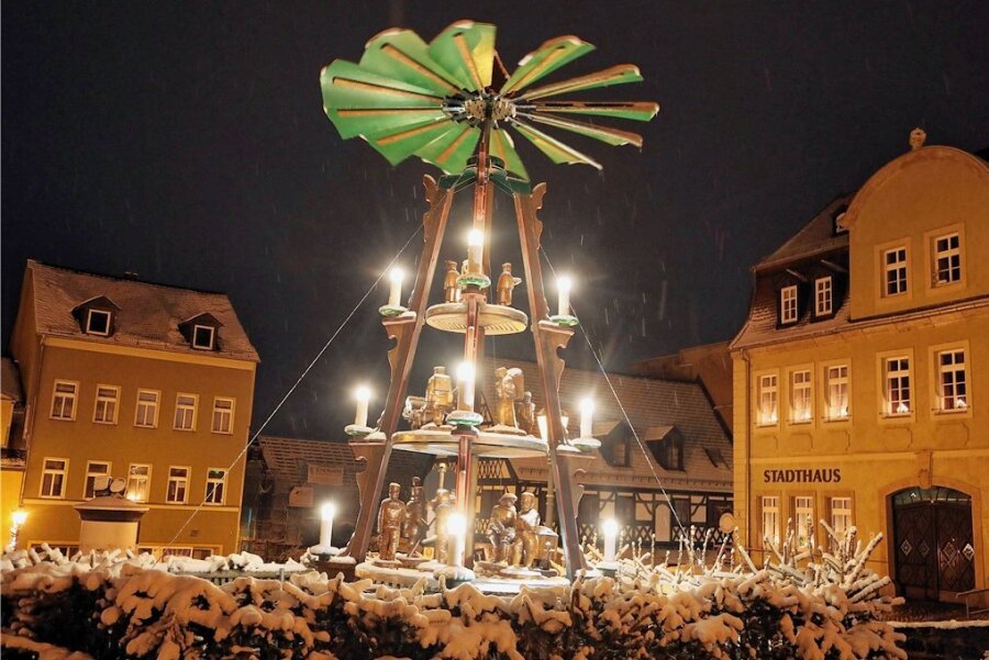 Von Hohenstein-Ernstthal bis Kuhschnappel: Es werde Licht! - Auf dem Altmarkt in Hohenstein-Ernstthal wird am Samstag ab 16 Uhr mit dem Pyramidenanschieben die Weihnachtszeit eingeläutet.