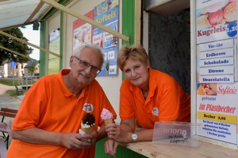 Von ihrem Eis nascht auch ein Ex-Weltmeister - Jürgen und Roswitha Buchwald sind seit 35 Jahren im Geschäft. 