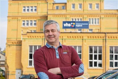 Von Inflation bis Hacker-Angriff: Plauener Volkshochschule setzt auf Themen der Zeit - Lutz Brendel ist Leiter der Volkshochschule in Plauen. 