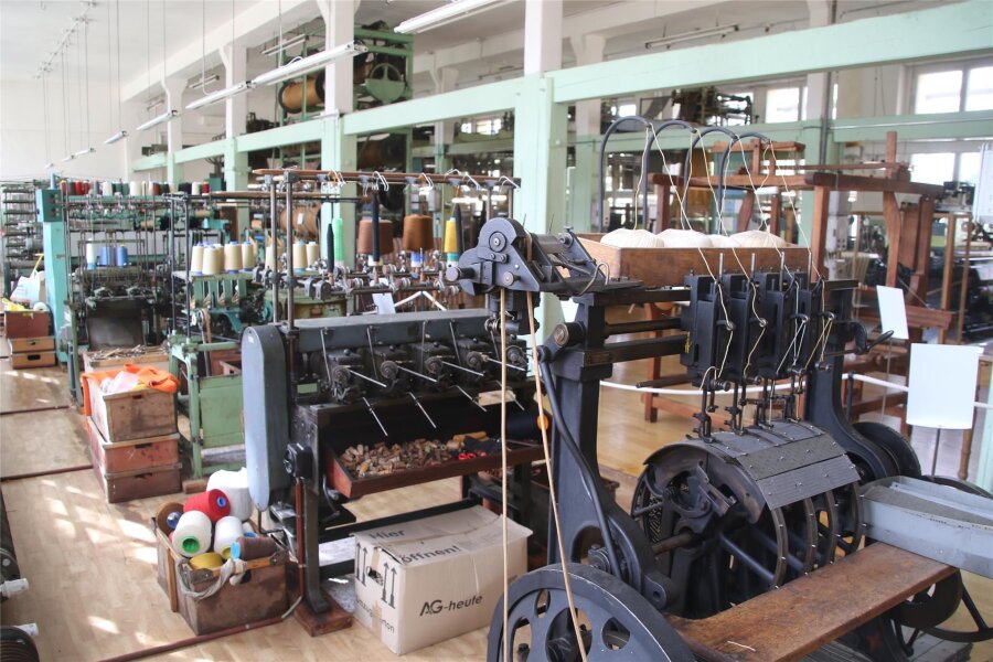 Von Keramik bis Wattefiguren: Historische Schauweberei Braunsdorf bietet besondere Workshops an - Die historischen Webmaschinen in der alten Möbelstoffweberei in Braunsdorf sind voll funktionsfähig.