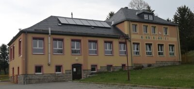 Von Kindergarten zu Arztpraxis: Diskussion um Zukunft der Villa Kunterbunt - Die ehemalige Kindertagesstätte "Villa Kunterbunt" in Schönheide steht seit Ende 2020 leer. Jetzt soll dort ein Arzt einziehen. 