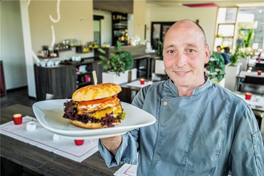 Von Mallorca ins Erzgebirge: Neuer Koch in Eibenstocker Hotel - Tobias Gerlach ist im Restaurant des Reit- und Sporthotels Eibenstock der neue Chef in der Küche.