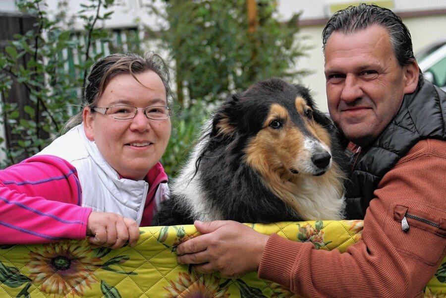Franca (43) und Frank Werner (52) sind aus Potsdam nach Mittelsachsen in den Geringswalder Ortsteil Altgeringswalde gezogen. Sie fühlen sich hier sehr wohl. Collie Alina ist immer an der Seite des Paares. 