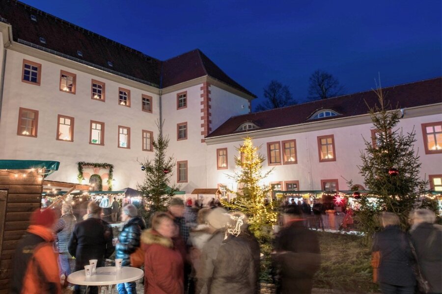 Von Rochlitz bis Penig: Hier geht es auf den Weihnachtsmarkt - Erstmals wurde 2018 zur Schlossweihnacht ins Alte Schloss in Penig eingeladen, rund 1800 Besucher kamen. Am kommenden Wochenende wird die Schlossweihnacht zum dritten Mal auf dem historischen Gelände gefeiert. 