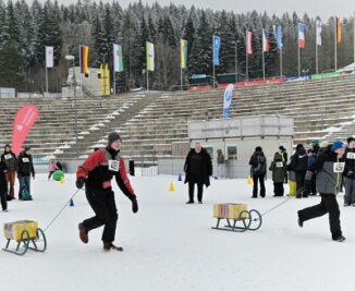Von Schlittenziehen bis Eisschnelllauf - Auch eher seltene Aktivitäten wie das Schlittenziehen haben im Programm der Winter-Vogtlandspiele ihren Platz. Hier ging es schon am Tag der Eröffnung ordentlich zur Sache.