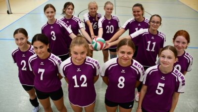Von Violett zu Königsblau? - Die Nachwuchs-Volleyballerinnen der SG Jößnitz. Sie beraten aktuell öfter darüber, in welcher Farbe sie zu ihren Spielen auflaufen.