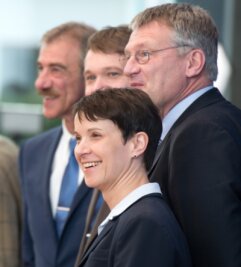 Von Zuständen wie in Weimar weit entfernt - Aus dem Bundestag "nicht mehr fernzuhalten": AfD-Chefin Frauke Petry beim Besuch der Bundespressekonferenz.