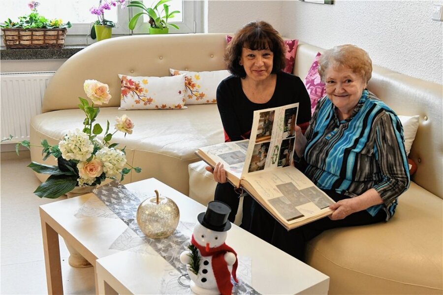 Vor 30 Jahren wurde die Wohnstätte in Rauschenbach zum Zuhause für Menschen aus der Psychiatrie - Einrichtungsleiterin Karin Aehnelt (l.) hat vor 30 Jahren Bewohnerin Dorit Schlosser im Haus aufgenommen. 