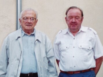Vor 50 Jahren: Idee eint Eisenbahnfreunde - Gerhard Lang (l.) und Martin Bias gehörten 1972 zu den Vätern der Schauanlage, die heute Sächsisches Schmalspurbahn-Museum ist. 
