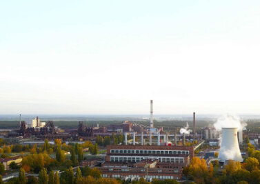 Vor 60 Jahren: Als aus Stalinstadt über Nacht Eisenhüttenstadt wurde - Stalinstadt ist lang Geschichte: Anlagen des Arcelor-Mittal-Konzerns im heutigen Eisenhüttenstadt. 