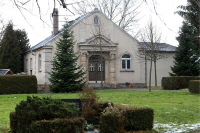 Vor dem Volkstrauertag: Friedhofsrundgänge in Oberlungwitz - Die Trauerhalle auf dem St.-Martins-Friedhof.