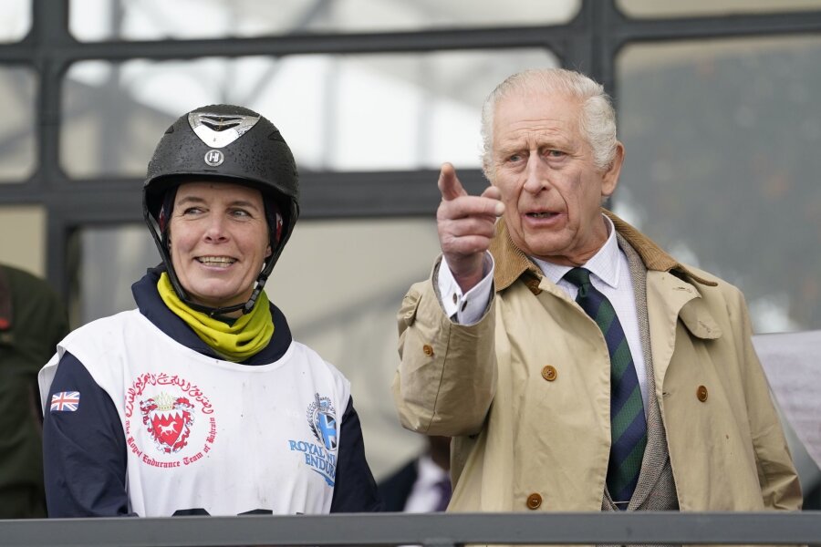 Vor einem Jahr wurde König Charles gekrönt - Der britische König Charles III. (r) bei der Royal Windsor Horse Show.