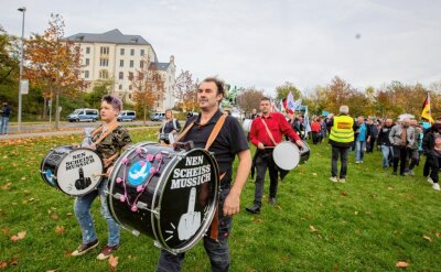 Vorfall bei Demo schlägt Wellen - Die Trommler aus Ostthüringen sollen aus Sicht der Versammlungsbehörde mehrfach gegen Auflagen verstoßen haben. 