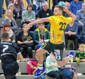 Vorjahresmeister zu Gast - Der SV 04 Oberlosa - am Ball Paul Richter - geht in der Handball-Oberliga mit breiter Brust in den Kampf um eine Medaille.