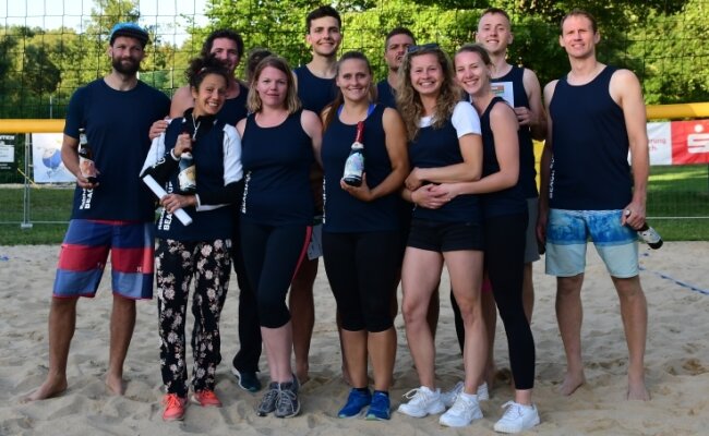 Viel Volleyball-Erfahrung kam bei den Beach-Days 2022 zusammen. Die Teilnehmer schenkten sich in spannenden Spielen nichts. 