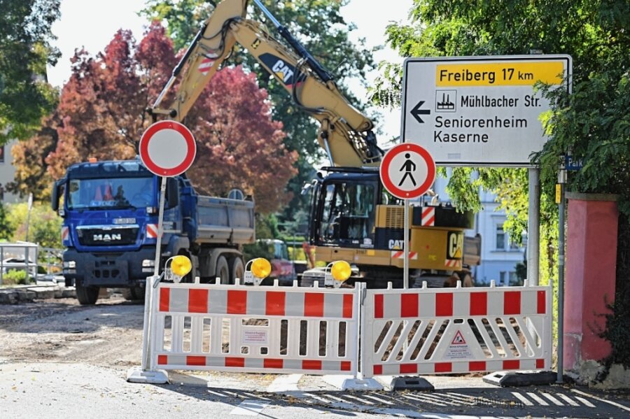 Vorsicht - hier wird gebaut - In Frankenberg ist gegenwärtig der Bereich Bahnhofstraße/Freiberger Straße wegen Straßenbauarbeiten voll gesperrt. 