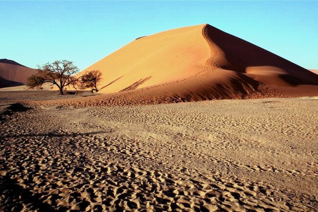 Vortrag im Alten Wasserwerk Reichenbach - Die Namib-Wüste ist für ihren roten Sand und hohe Dünen bekannt.