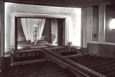 Vortrag über und „Tag der offenen Tür“ am Neuberinhaus, dem früheren Kaiserhof von Reichenbach - Der große Saal des heutigen Neuberinhauses um das Jahr 1950.