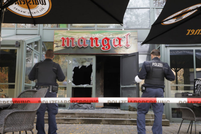 Vorwurf Versicherungsbetrug: Brand im Chemnitzer Mangal offenbar kein Anschlag - Nachdem das Landeskriminalamt (LKA) lange wegen eines mutmaßlich rassistischen Tatmotives ermittelte, ist laut des LKA nun nach aktuellem Erkenntnistand davon auszugehen, dass es sich um Versicherungsbetrug handelte.