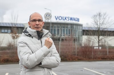 VW-Betriebsrat in Sorge um Zukunft des Chemnitzer Motorenwerkes - René Utoff (50) ist seit 2004 Vorsitzender des Betriebsrats im Volkswagen-Motorenwerk Chemnitz. Der gelernte Maschinenbauer und Industriemechaniker arbeitet seit 25 Jahren bei Volkswagen. Privat fährt der gebürtige Burgstädter einen VW Golf VII - und auch er wartet auf ein neues Auto. 