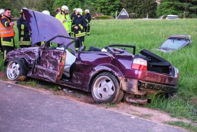 VW-Fahrer bei Unfall in Burkhardtsgrün schwer verletzt - 